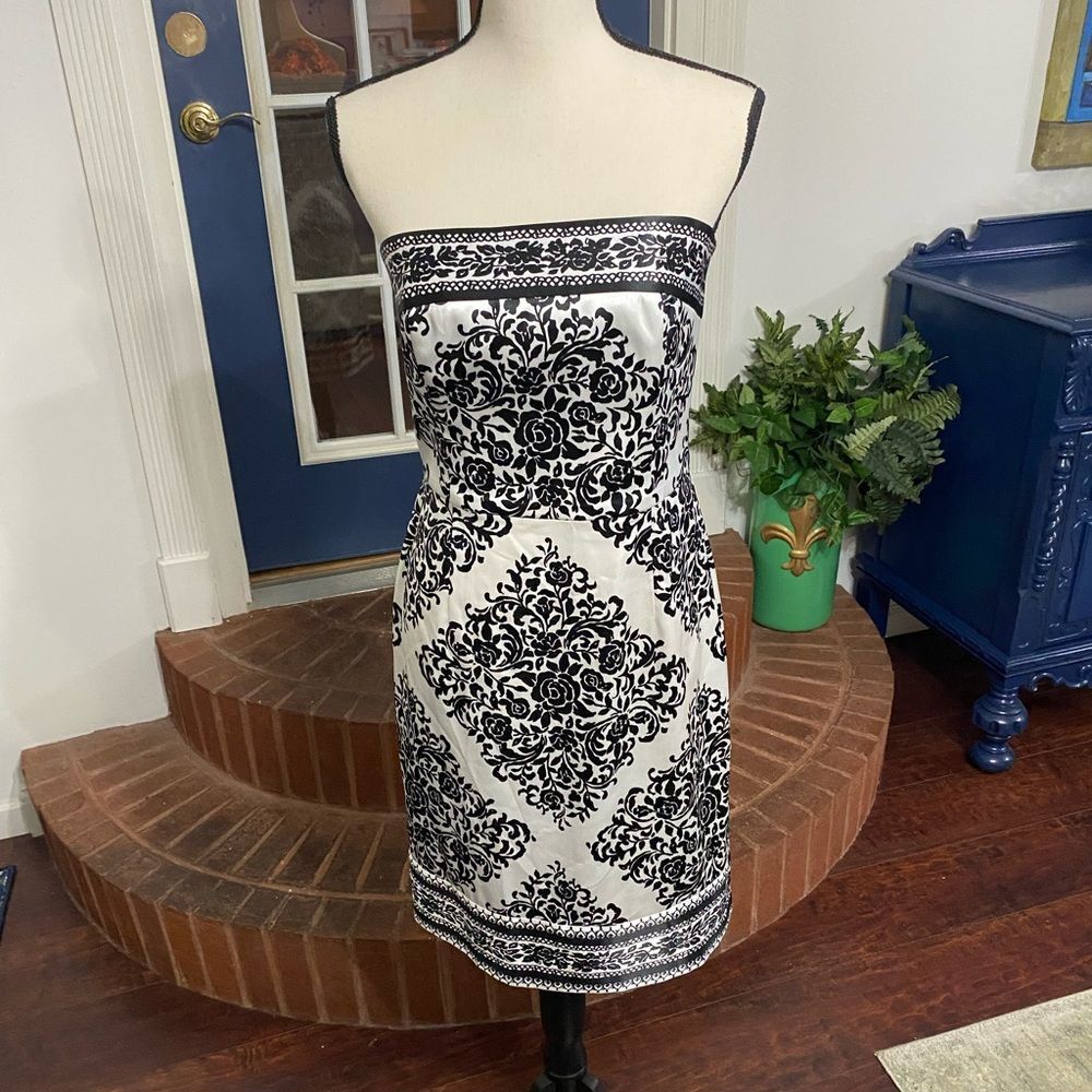 White House Black Market Strapless Floral Medallion Satin Print Dress Size 4